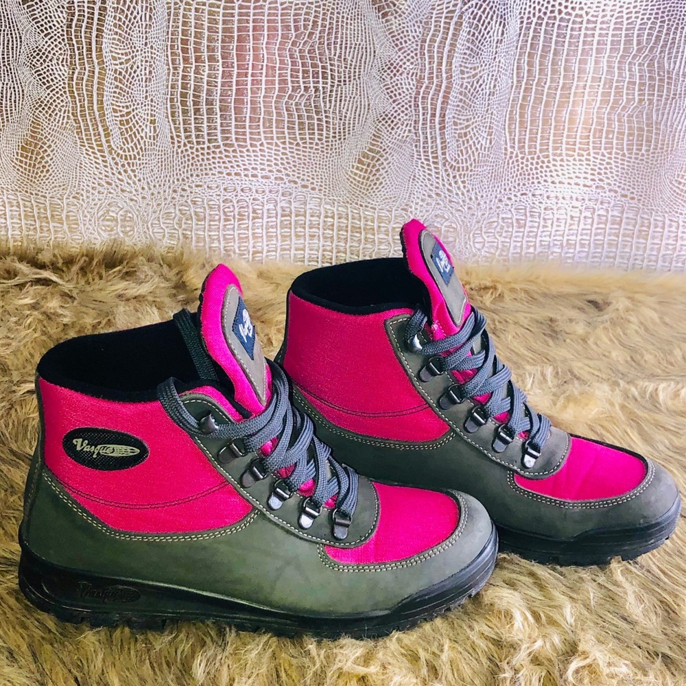 Women’s Pink and Gray Vasque Hiking Boots 🥾